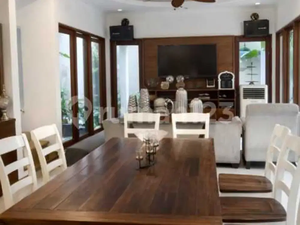 Dijual Rumah Bagus 2 Lantai Hadap Timur Bebas Banjir di Cluster Versailles Residence , BSD City