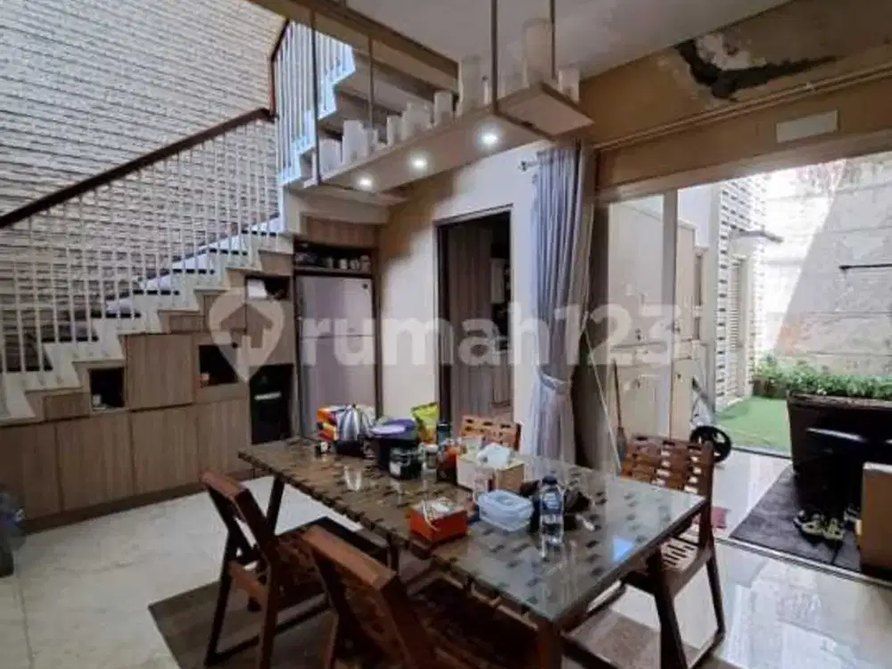 Dijual Cepat Rumah 2 Lantai Bagus, Harga Dibawah Pasar, Semi Furnish di Nusaloka Bsd City