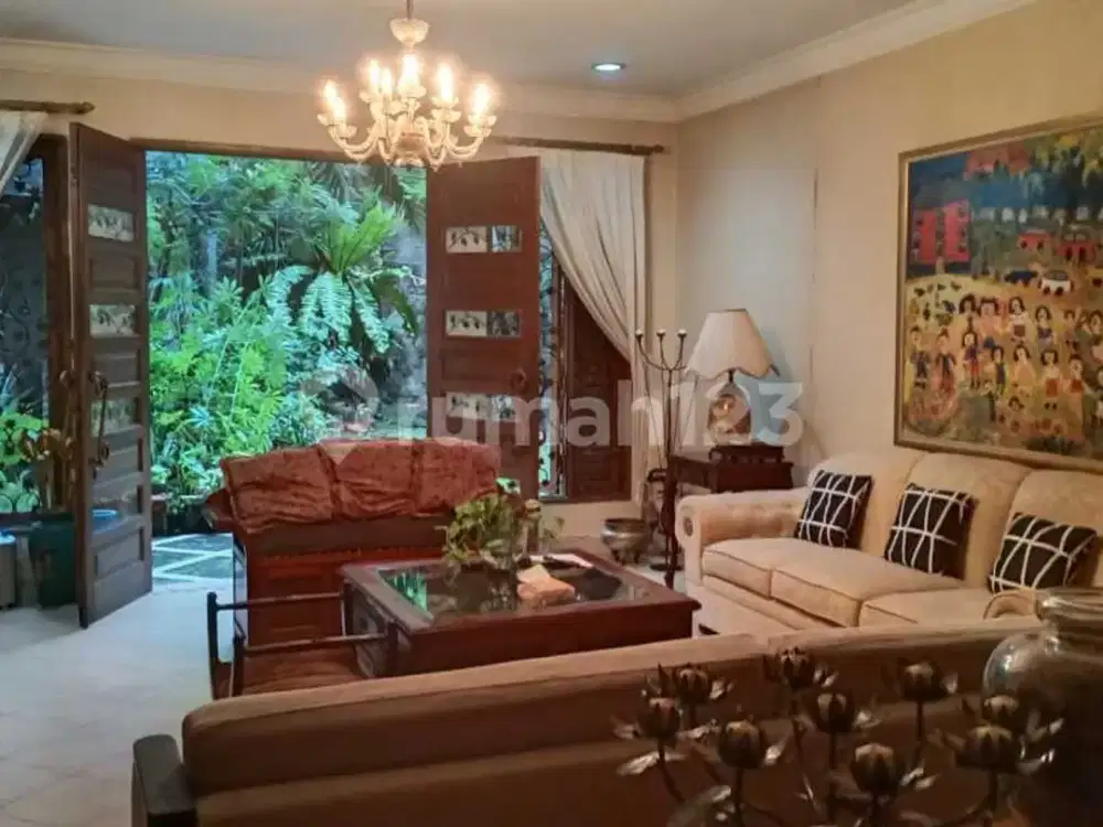 Rumah, 2 Lantai, SHM, di Sektor 1 - Bintaro