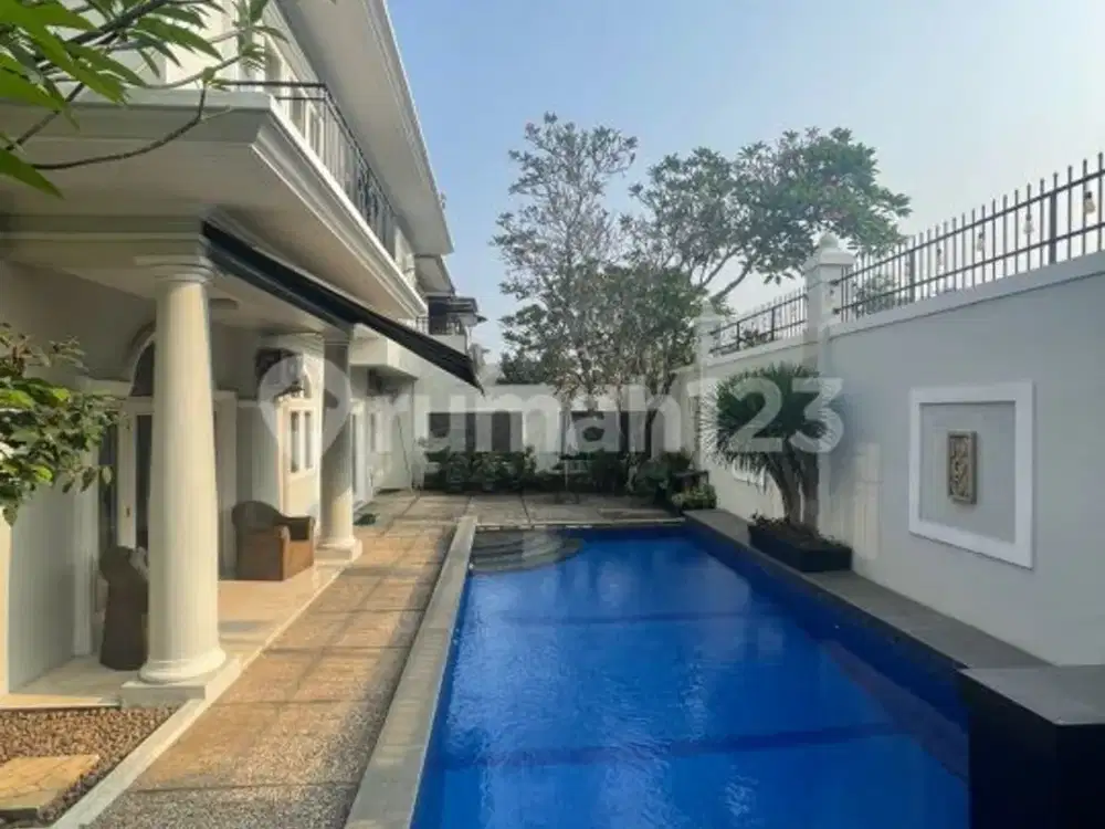 Dijual Rumah Mewah dengan Swimming Pool Semi Furnished di Fontainebleau BSD