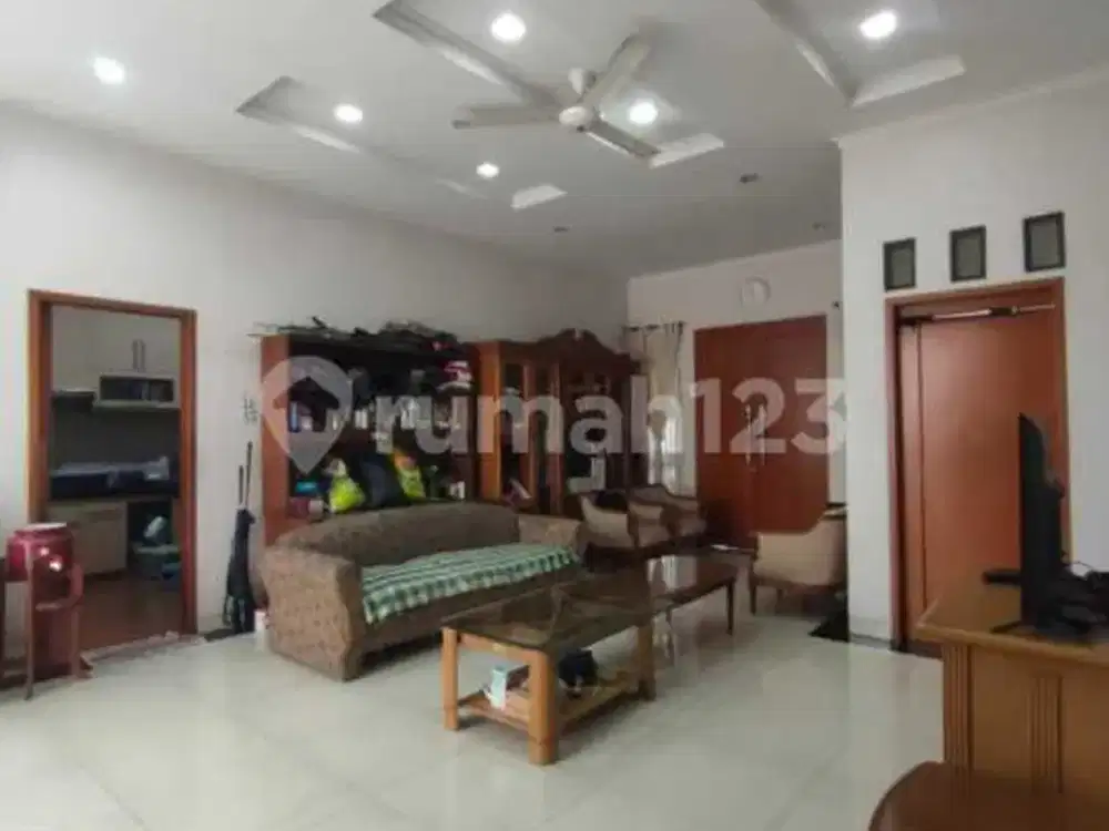 Dekat Akses Tol, Rumah, 1,5 Lantai, SHM, di Bintaro