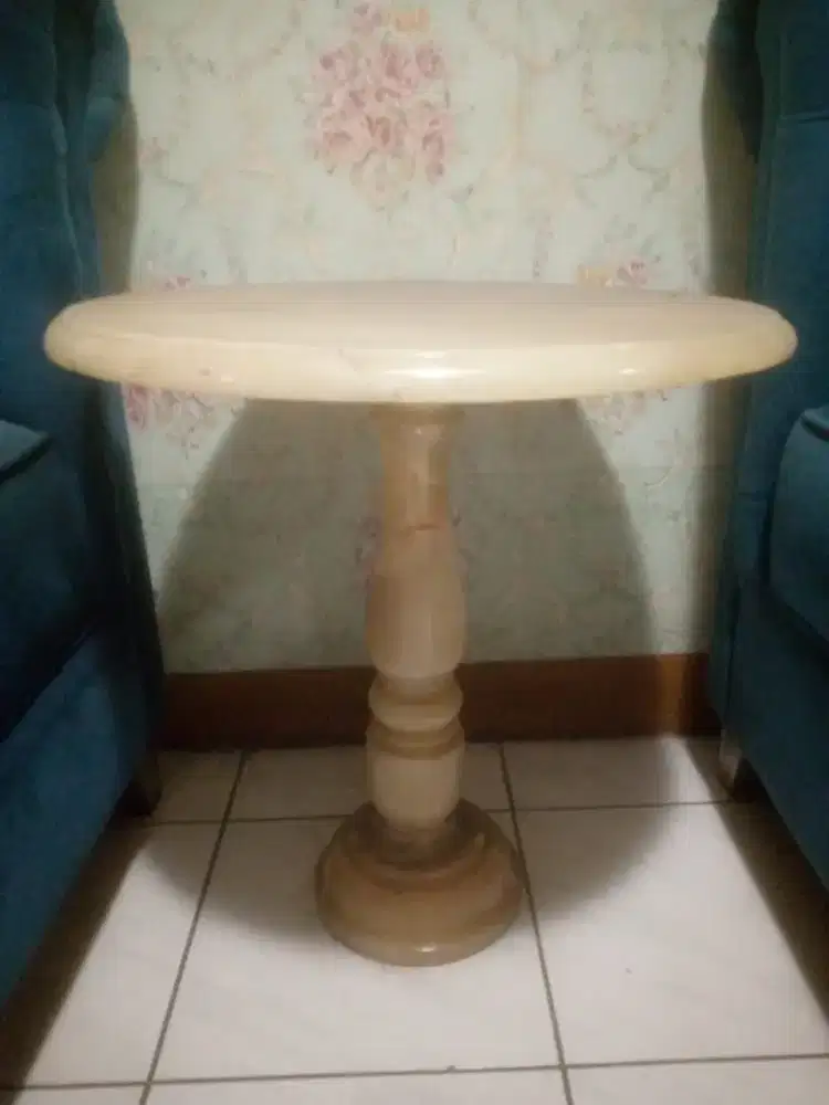 Meja full marmer