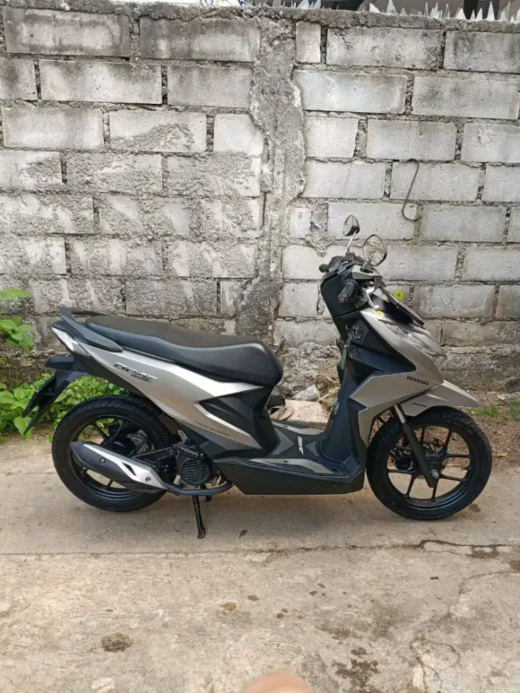 Honda beat deluxe 2020 km rendah