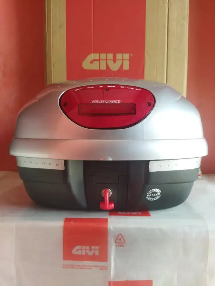 Box motor givi E33 silver
