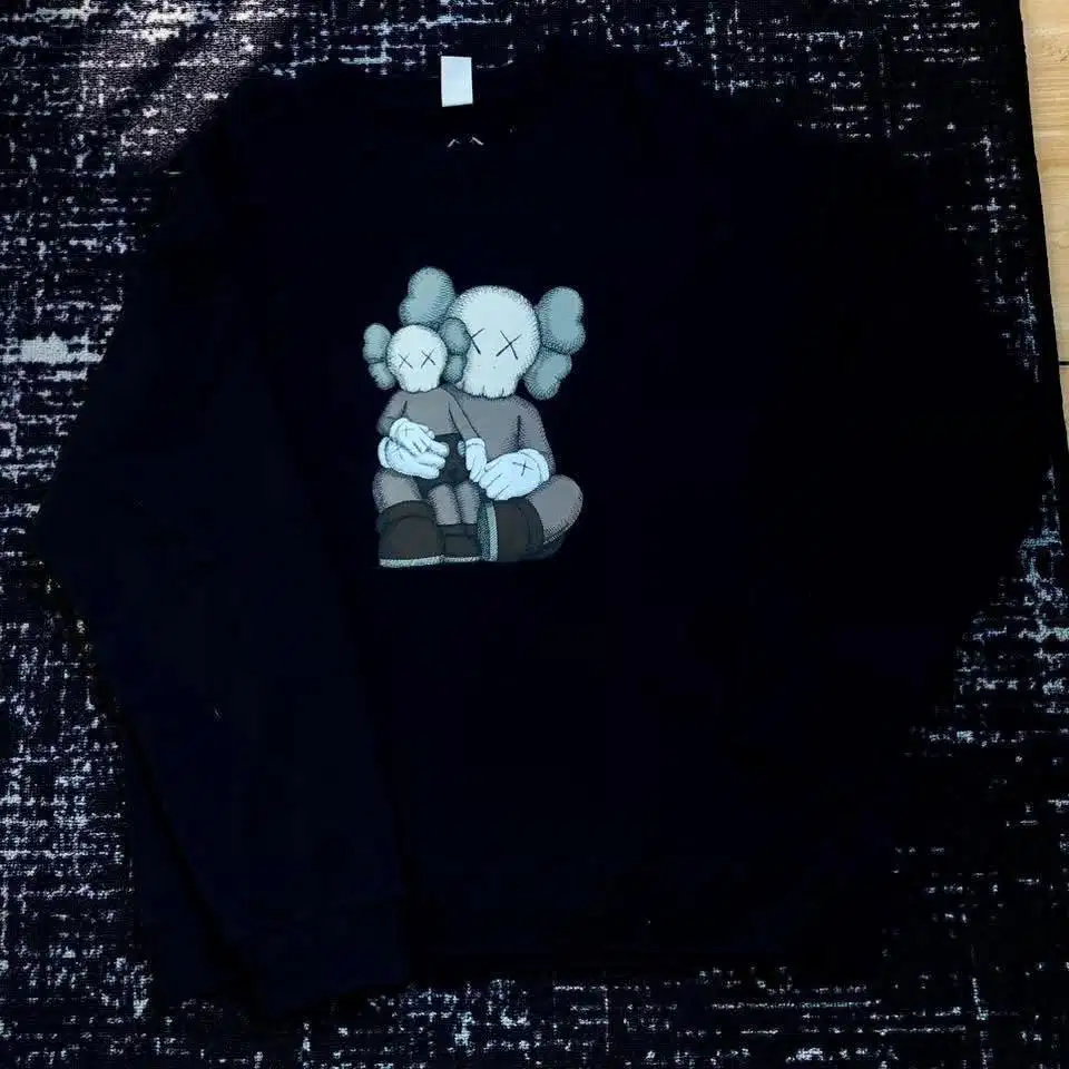 crewneck un*qlo kaws XL