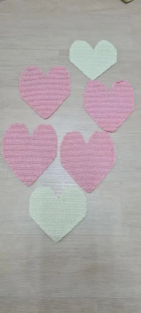 Alas gelas rajut love, tatakan rajut, taplak rajut mini