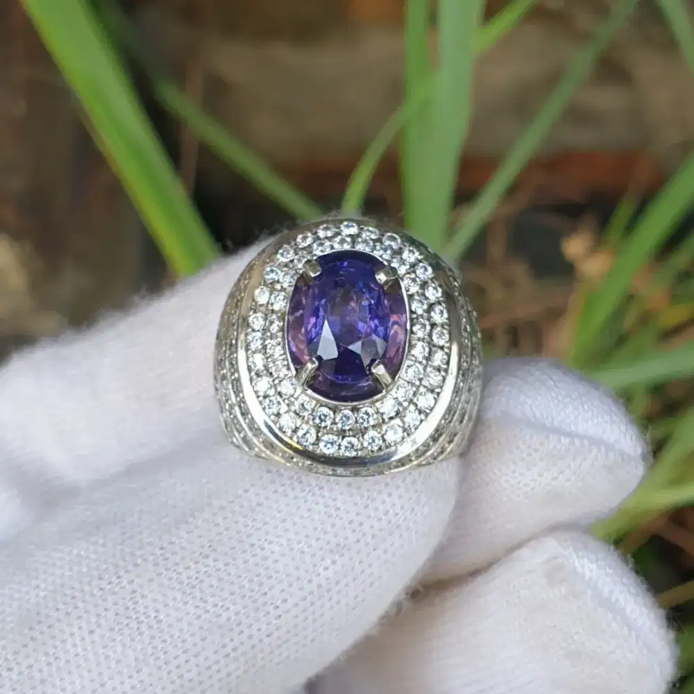 Natural Color Change Sapphire Srilanka 3.07 crt
