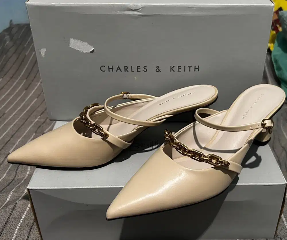 HEELS CHARLES & KEITH