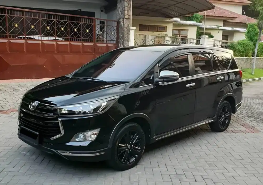 Innova Venturer A/T 2020/19 Hitam CASH