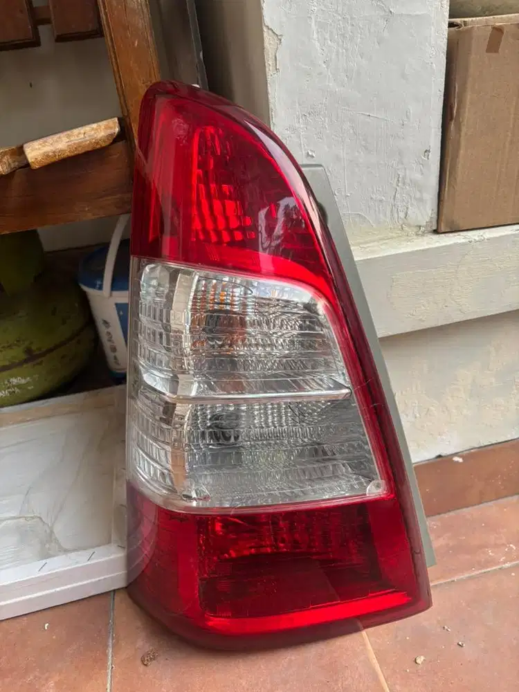 stoplamp innova ada bolong
