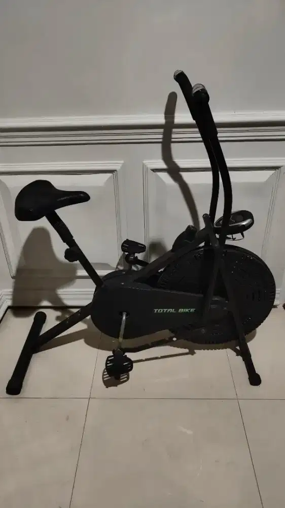 Sepeda statis merk Total Bike