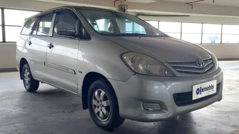 TDP 6, JT Toyota Kijang Innova 2.0 E Bensin-AT Hitam 2011