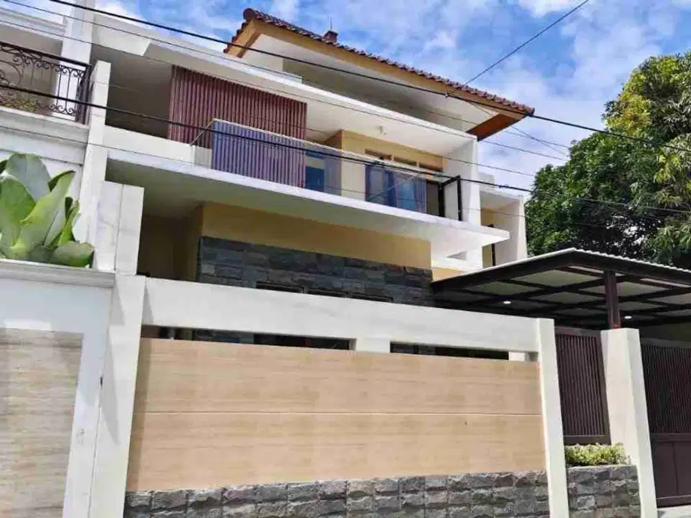 Rumah Mewah Lux 2lt dekat Manahan Solo