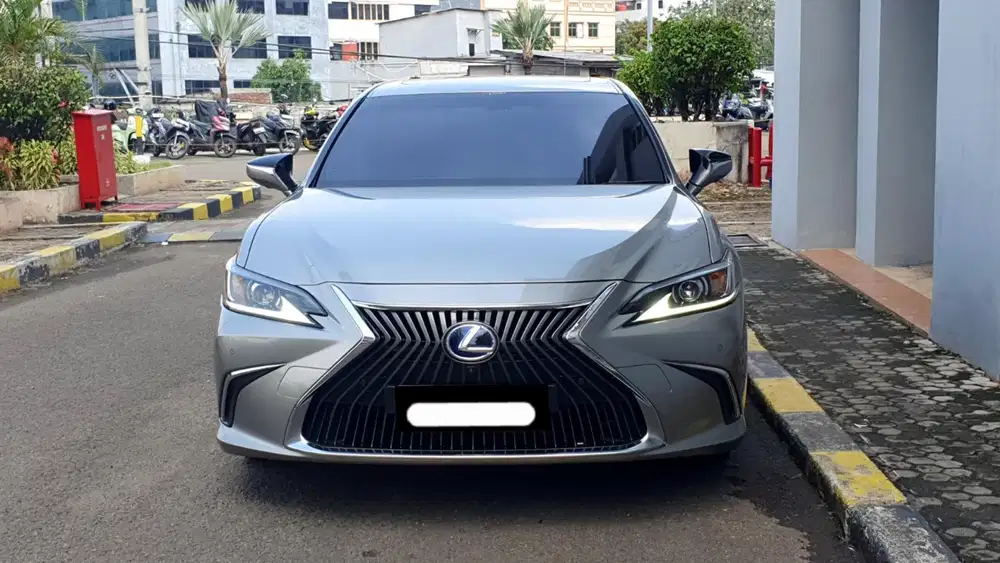 Km 28rb lexus es300 es300h hybrid ultra luxury 2020 sonic titanium