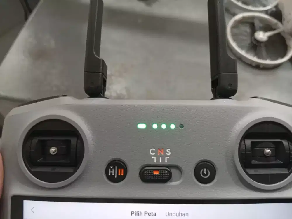 Drone merek DJI FLIP