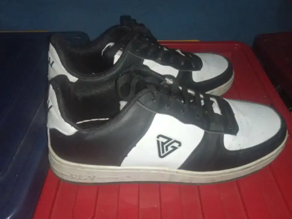 NB size 41 dan RGV size 43