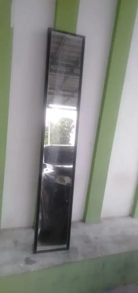 Di jual perlengkapan kaca untuk bercermin fuul body ,rangkanya besi
