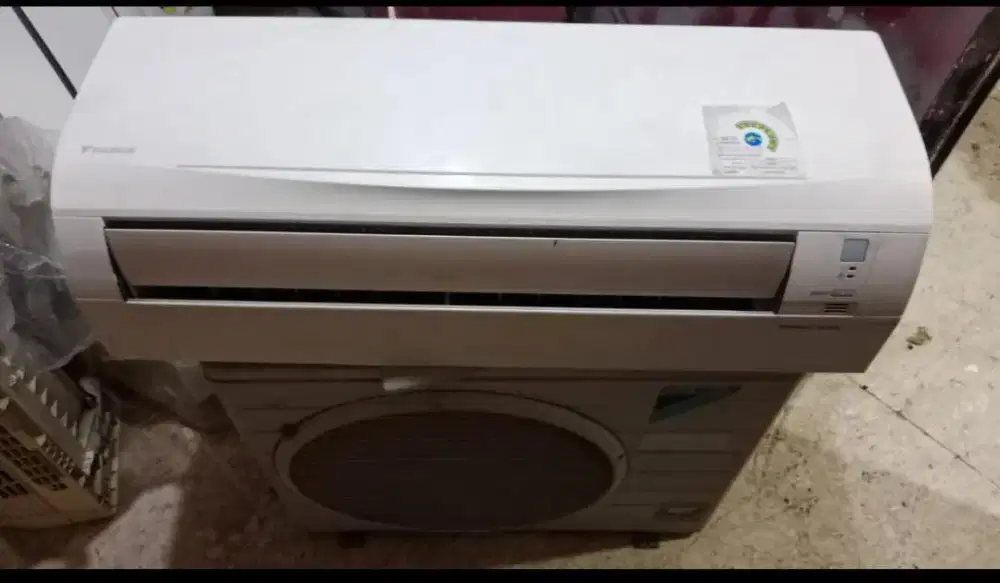 Jual ac daikin r 32 lowatt 1 pk 700 watt kondisi 95% ori semua