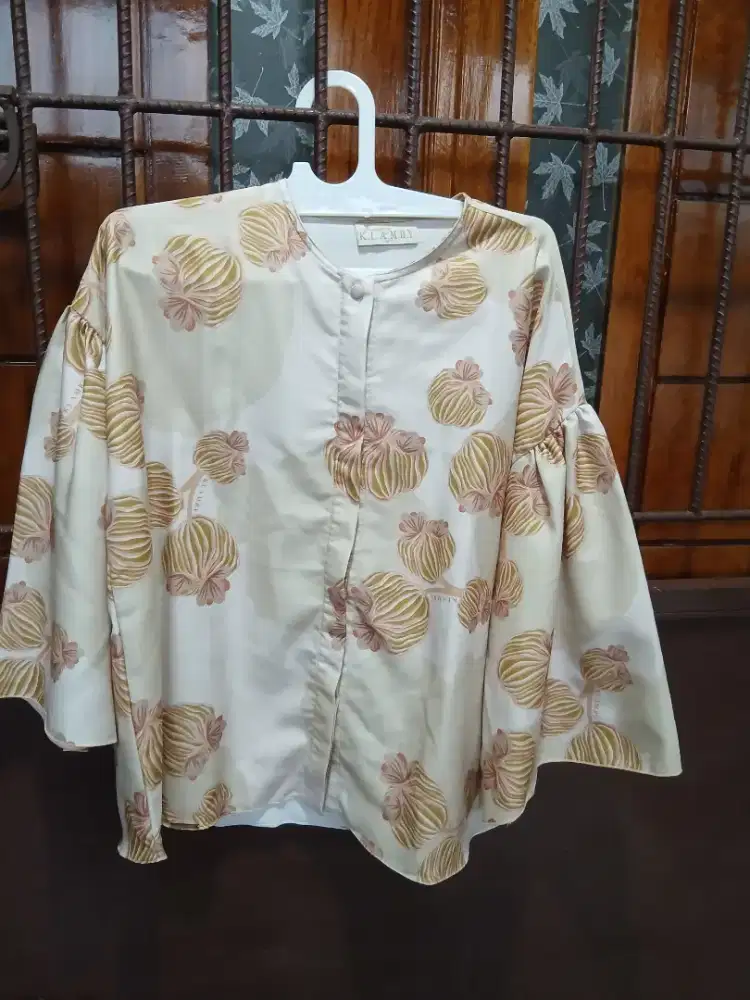 Atasan brand wearing kelamby