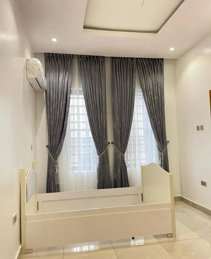 Jasa Pasang Gorden Custom Wallpaper Dinding 3D Gordyn Hordeng Korden