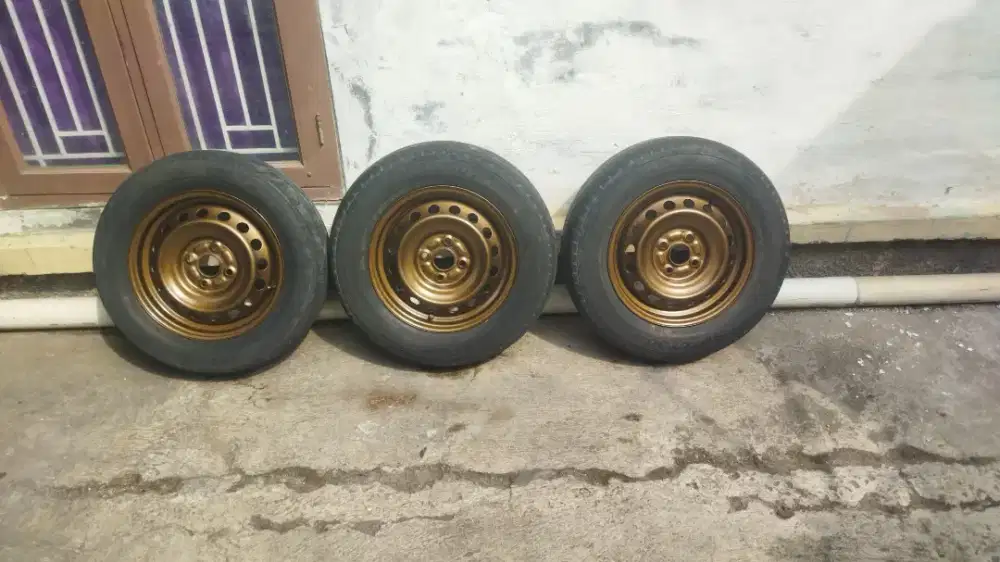 Velg kaleng dan ban
