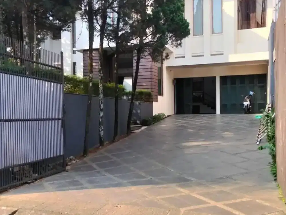 Rumah Mewah di Komplek Elite Setra Duta Bandung