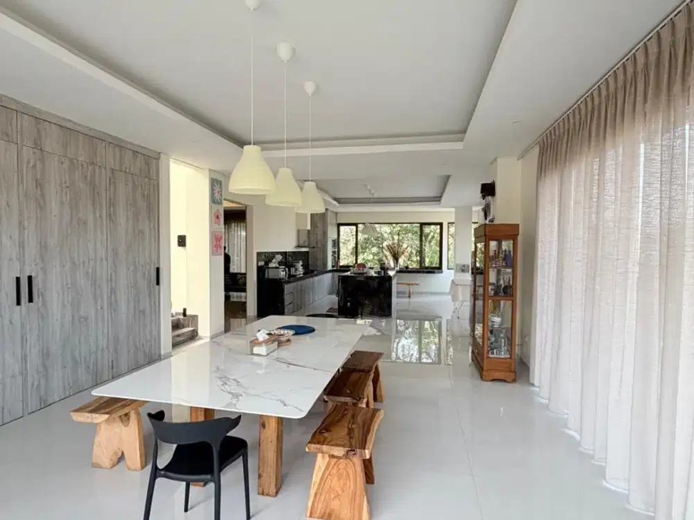 Rumah Villa Mewah Cantik Siap Huni di Dago Pakar