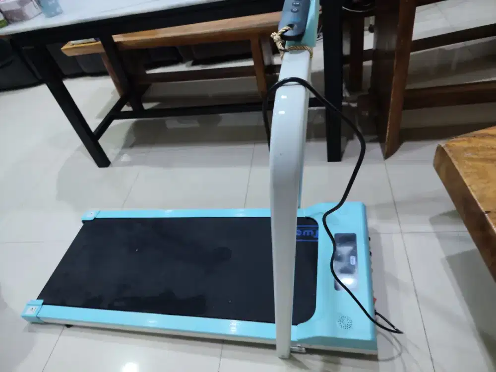 Walking Pad Treadmil compact kondisi bagus