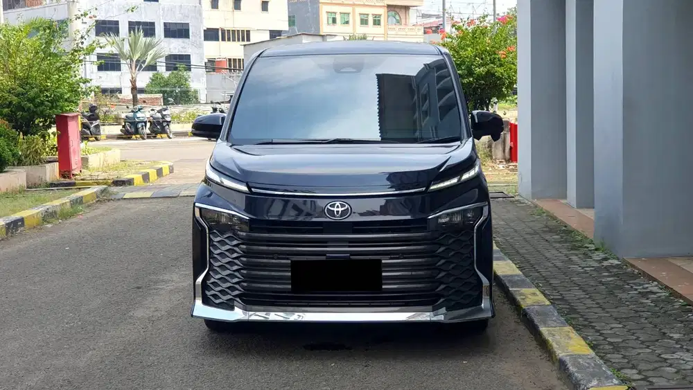 Toyota Voxy 2.0 CVT TSS Camera 360 Ungu Metalik 2023 Like New Low Km