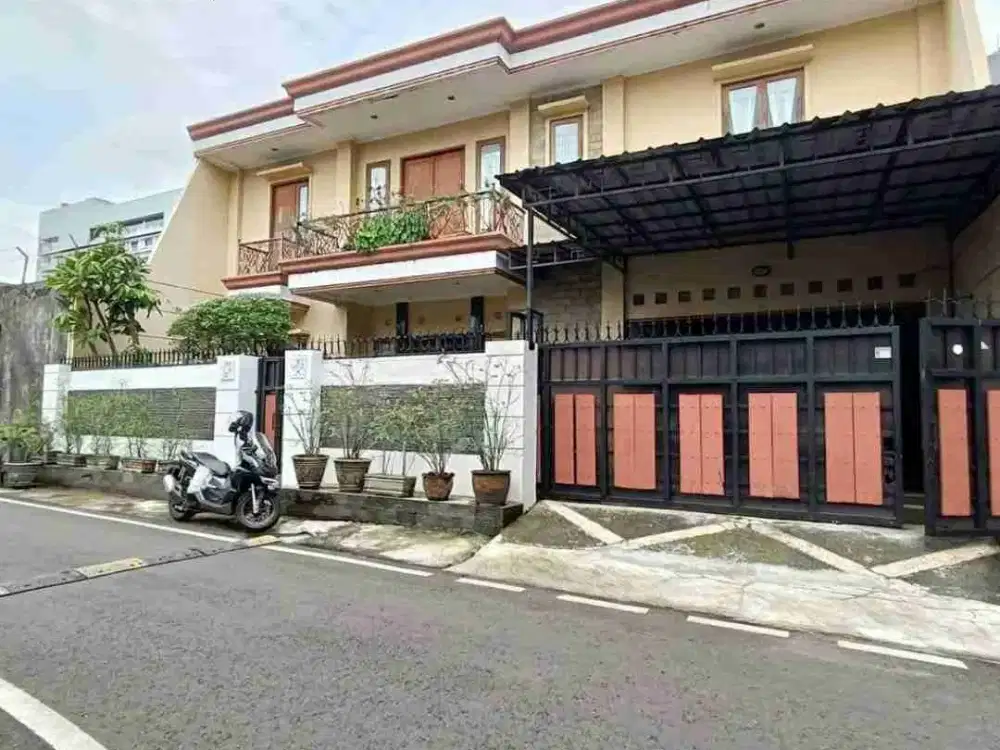 DIJUAL RUMAH 2 LANTAI DALAM KOMLEK DICEMPAKA PUTIH JAKARTA PUSAT
