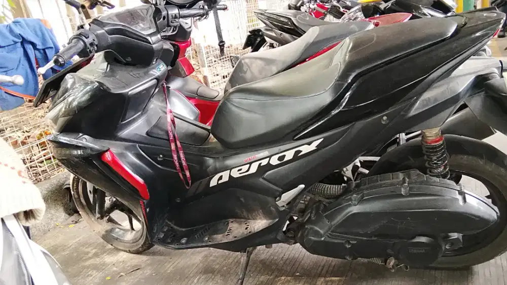 Yamaha aerox 155 hitam merah