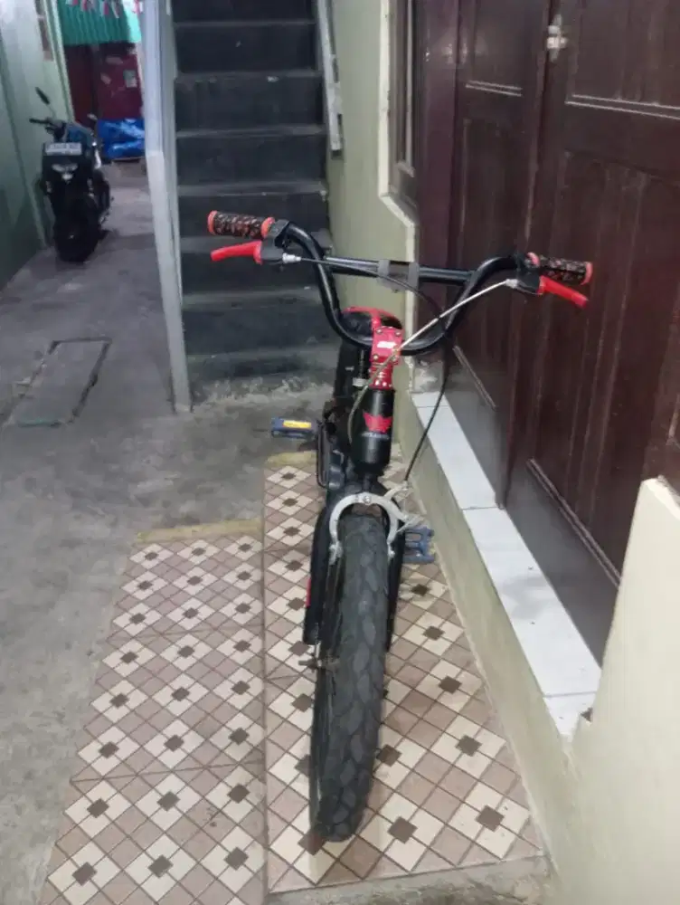 Di jual sepeda BMX merek Atlantis