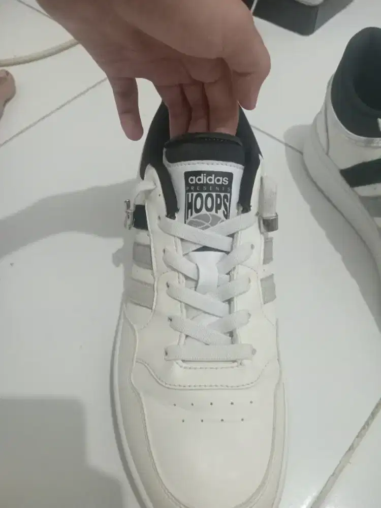 Sepatu Adidas Hoops 3.0