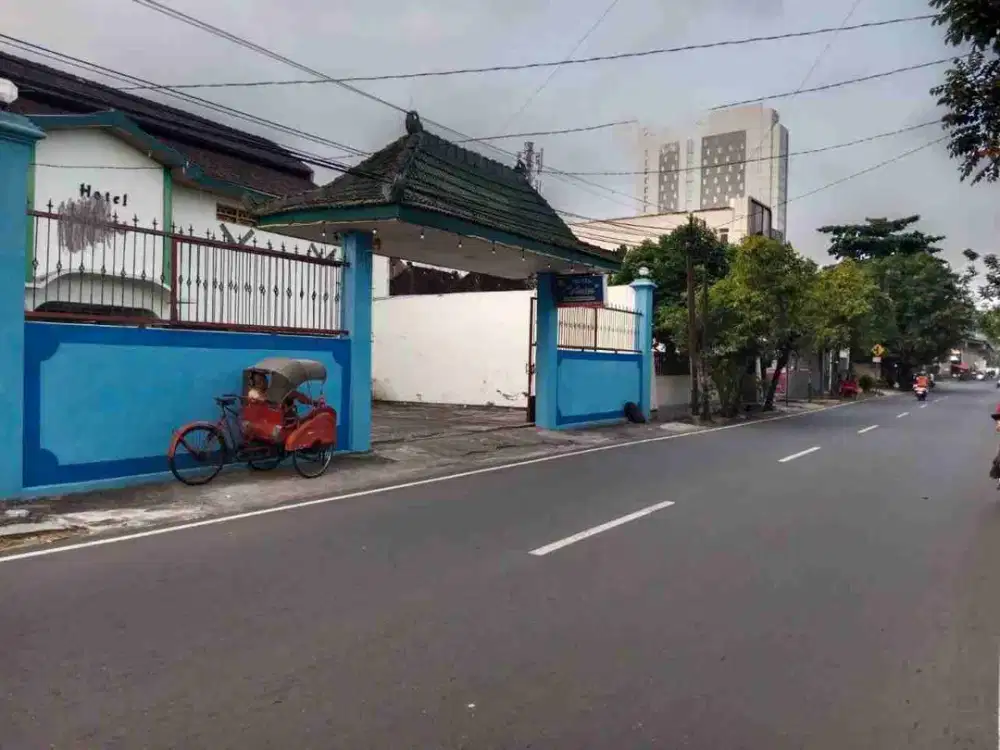 Tanah dan bangunan hotel dekat terminal tirtonadi dan masjid Zayed