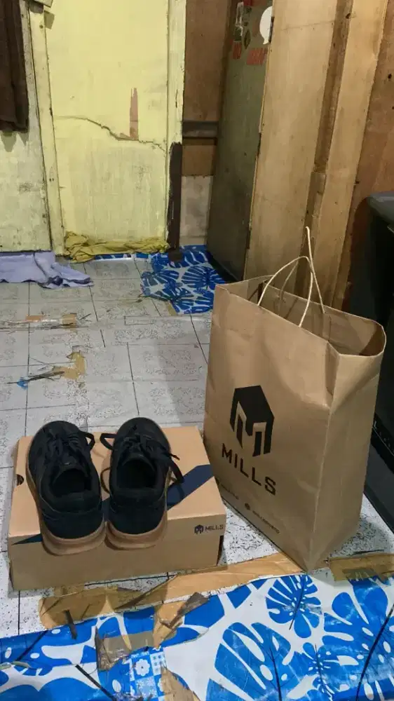 Sepatu mils uk42