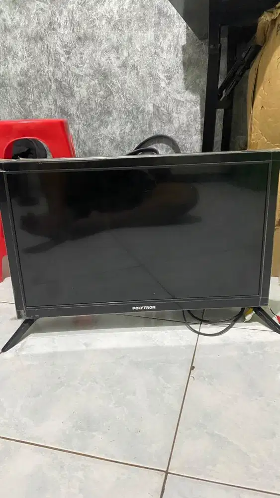 Televisi polytron 24 inch + setupbox + antena + speaker