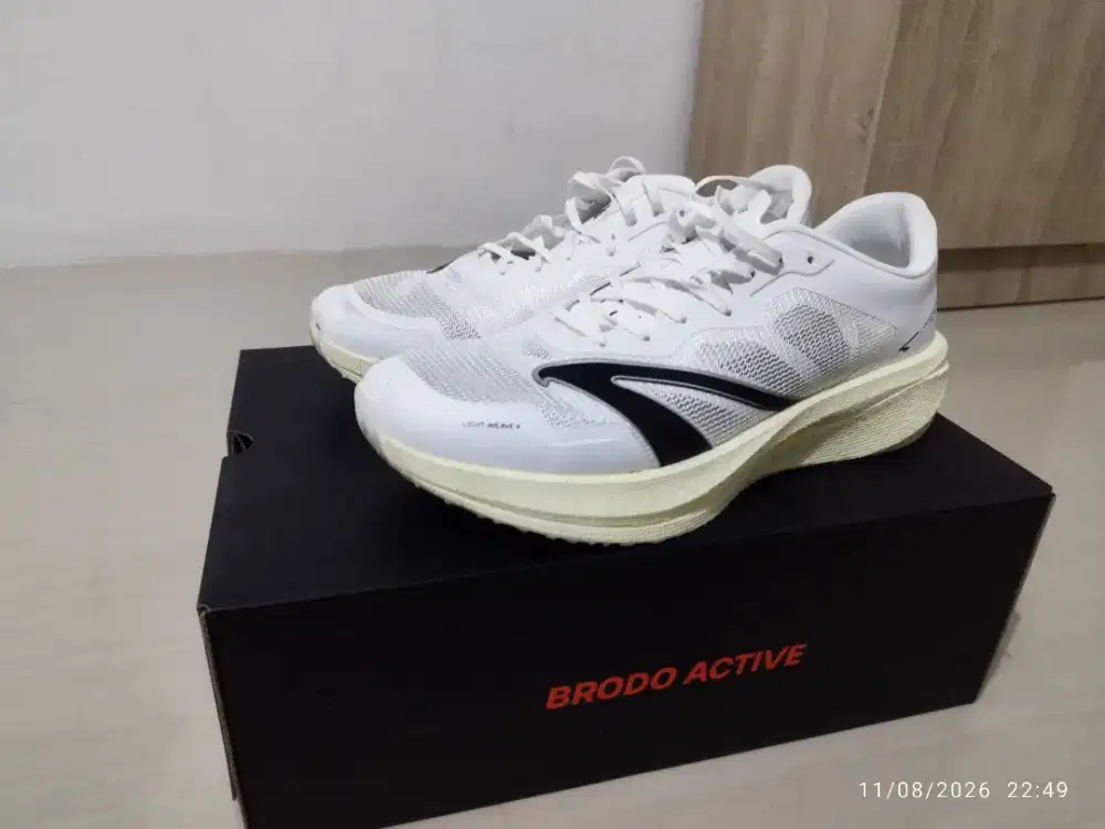 Brodo Active krakatau 2.0 white. UK 43
