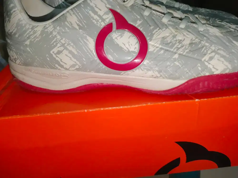 Sepatu futsal ortuseight jogosala shiver