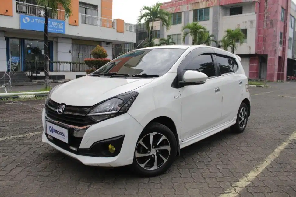 KM Rendah - Daihatsu Ayla 1.2 R Bensin-AT 2018