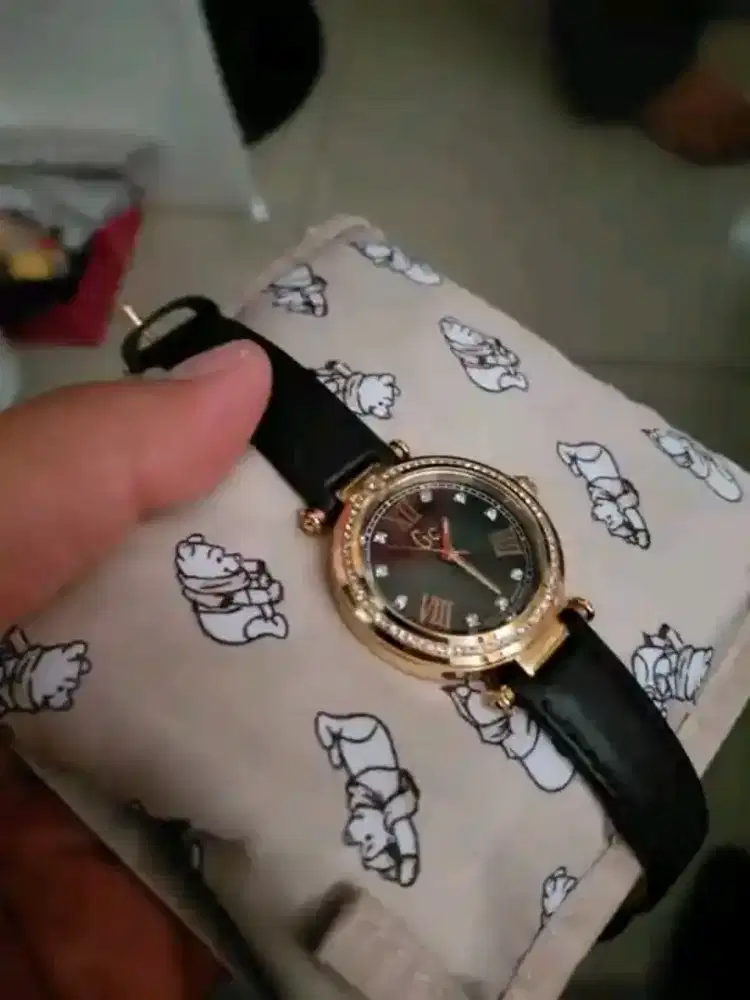 Guess collectin jam tangan analog 200