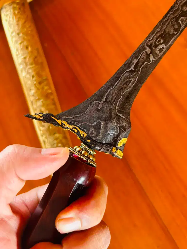 Pusaka antik langka unik sepuh kuno rare keris kyai Jalak ngore emas