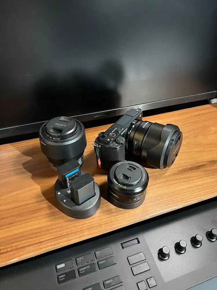 Sony ZV-E10 + Lensa Bundle