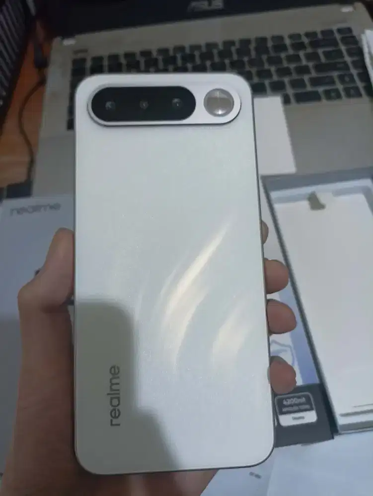 Realme 16 5G Putih 8/256 Mulus Lengkap No Minus Masih Bergaransi Resmi