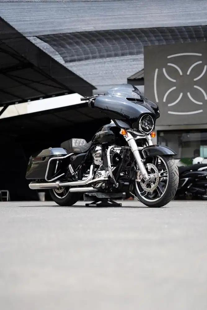 TERMURAH SE INDONESIA HARLEY DAVIDSON STREET GLIDE 2016 FULL PAPER