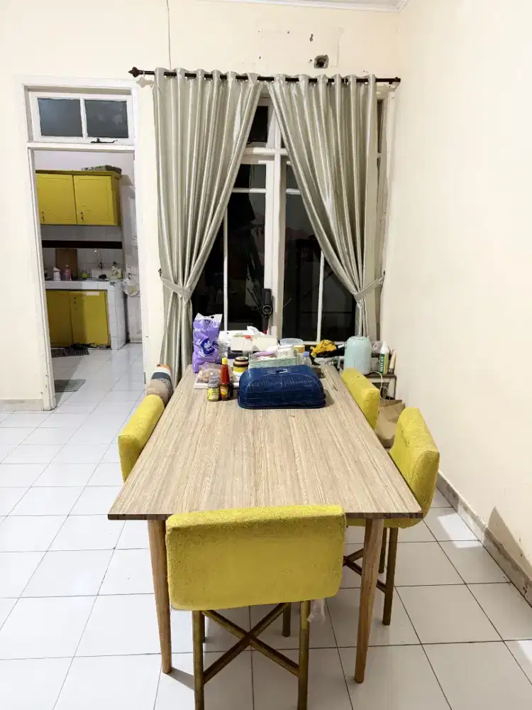 Dijual cepat Meja Makan