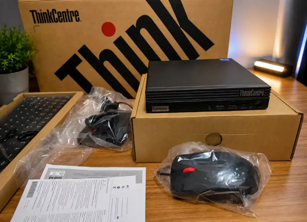 Lenovo Thinkcenter M70Q Gen 5 Intel 300T & Monitor ThinkVision S22i-30