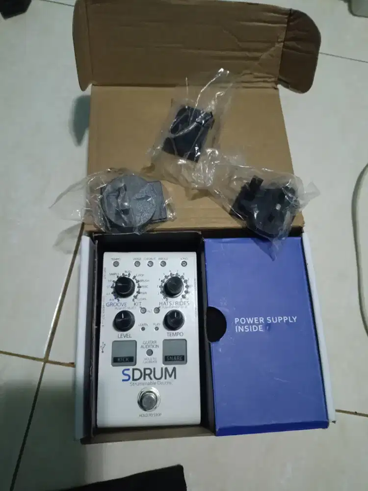 DigiTech SDRUM Auto-drummer + DigiTech FS3X 3-button Foot Switch