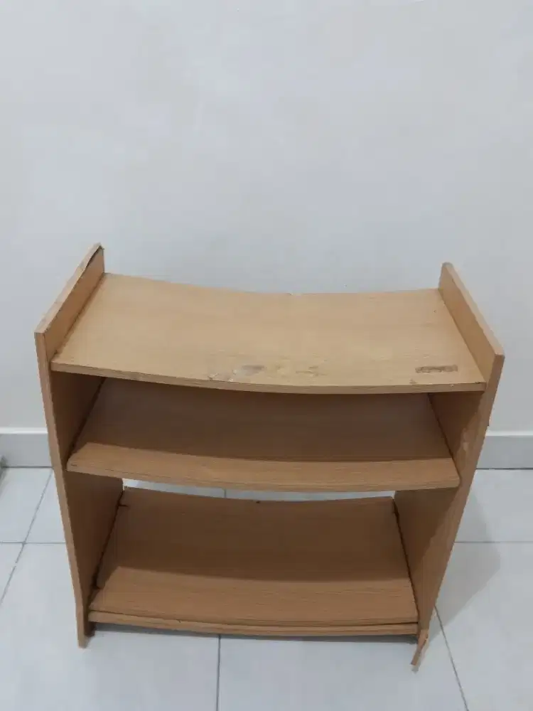 Rak susun tiga tingkat