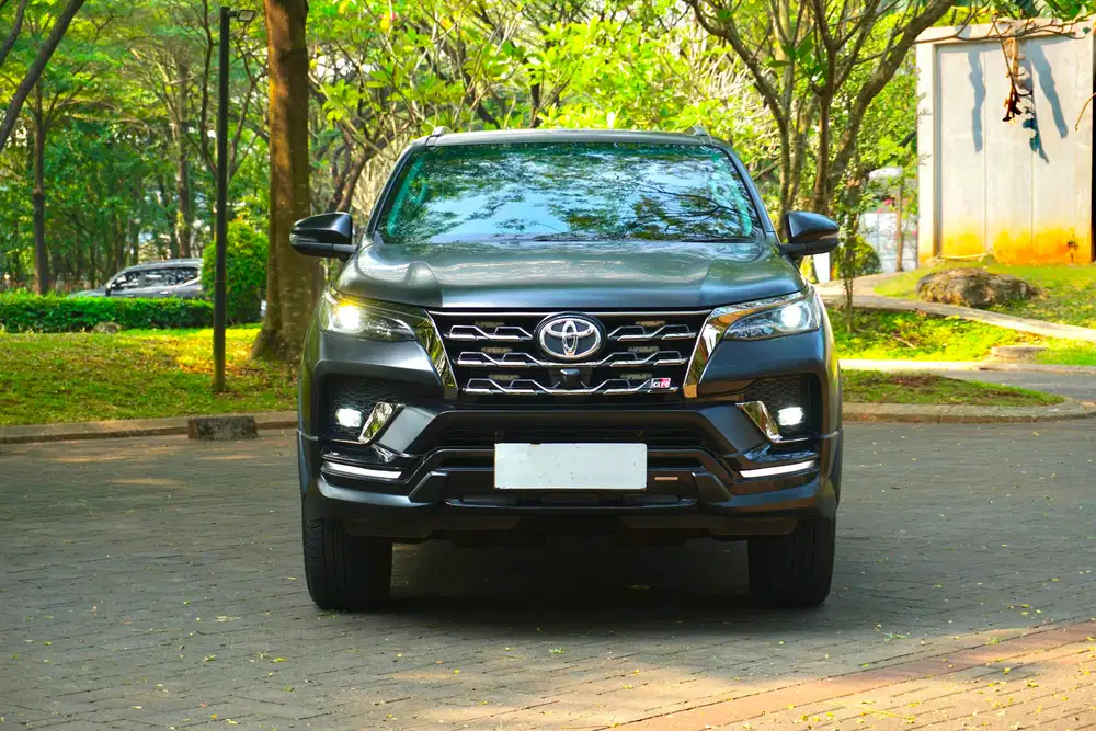 LOW KILOMETER ! HOT ITEMS ! Toyota Fortuner GR Sport VRZ 2.8 4x2 2023