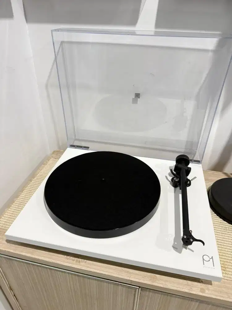 Turntable vinyl pemutar piringan hitam rega planar 1 planar1
